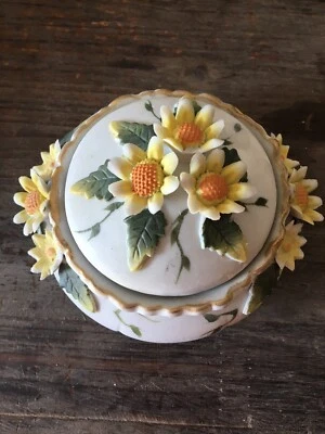 BARBOTINES ANCIENNES CAPODIMONTE bonbonnières biscuits porcelaine Le Lot - Photo 1/4