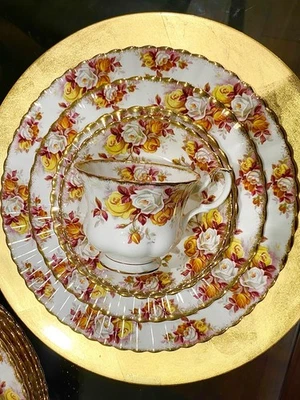 ¡Precioso! Dos platos de cena Royal Albert Lenora 1962 vintage Foto 1 de 2