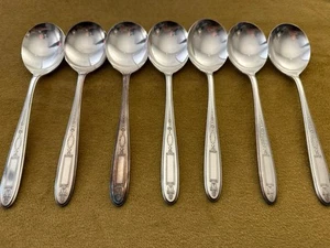 Set Of 7 Round Gumbo Spoons Oneida Community Grosvenor Silverplate - Picture 1 of 8