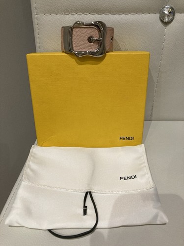 Splendido Bracciale Fendi Fibbia Ferramenta Cromata Sfondo Pelle. Set completo!