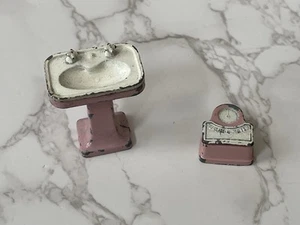 VTG Tootiestoy Bathroom Sink & Scale Health-O-Meter Pink Metal Dollhouse - Picture 1 of 15