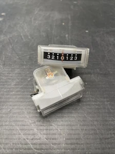 2 Stück Analog Drehspulinstrument mit Mittelstellung Zeiger +/- 100uA (Z20-3) - Bild 1 von 3