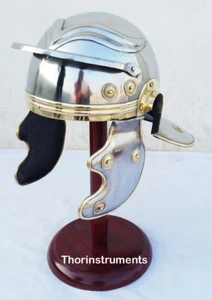 Casco de armadura vikinga centurión romano medieval con soporte de madera roj... - Picture 1 of 4