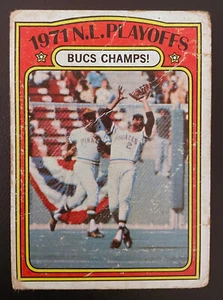 1972 Topps #221 - Playoffs de la Liga Nacional - ¡BUCS CHAMPS! POBRE (A) - Imagen 1 de 5