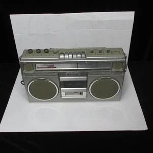 Panasonic RX 5030 AM/FM STEREO CASSETTE RADIO BOOMBOX radio Funziona riproduzioni su nastro - Foto 1 di 10