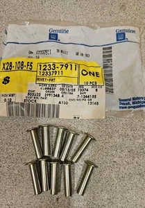 10 Genuine GM Front Side Door Rivets # 12337911 OEM part,NOS, - Foto 1 di 6