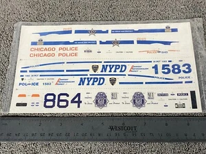 DE COLECCIÓN 1/24 Nueva York NYPD Chicago Denver Policía Ford JUEGO DE CALCOMANÍAS TOBOGÁN DE AGUA TRANSPARENTE - Imagen 1 de 4