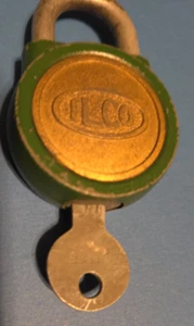 Vintage Metal Green Gold ILCO Round Padlock w Key Excellent Working Condition - Picture 1 of 7