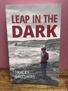 Sprung in die Dunkelheit von Tracey Brothers. Taschenbuch, 2020. Drama zeitgenössische Fiktion - Bild 1 von 2