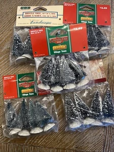 Árboles de cerdas flocadas de Navidad Lemax 1991 4 mini pueblo pequeño miniatura-5 paquetes - Imagen 1 de 1
