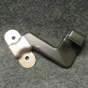 Soporte de gancho de montaje de panel de puerta Stratus Coupe SXT LH 2004-2005 de metal OEM 63845 - Imagen 1 de 2