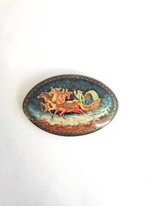 Beautiful Vintage Signed Russian Lacquer Hand Painted Brooch Winter Troika Scene - Picture 1 of 5