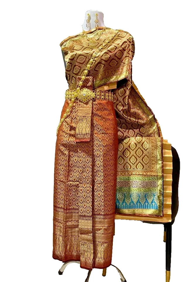 Vestido con encanto Thai Tradition con 3 piezas de cintura de seda 24-36 "cadera hasta 44" Foto 1 de 4