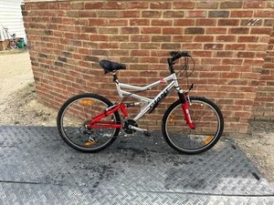 SR Suntour Giant Bike - Dual Suspension - Picture 1 of 8