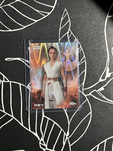 2025 Topps Chrome Star Wars #155 Rey RayWave Refractor SP PACK FRESH - Picture 1 of 2