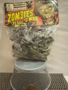 Zombies At War Little VERDE, GRIS Ejército Hombres 35 figuras en bolsa sellada - Imagen 1 de 8