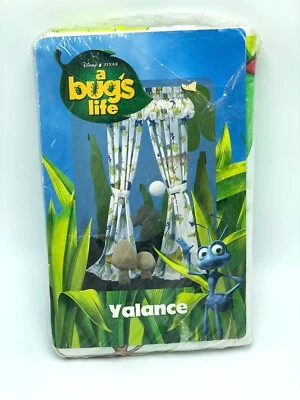 Cenefa de colección Disney Pixar A Bug's Life Window 50/50 84"x15" se adapta a ventanas de hasta 48" Foto 1 de 3