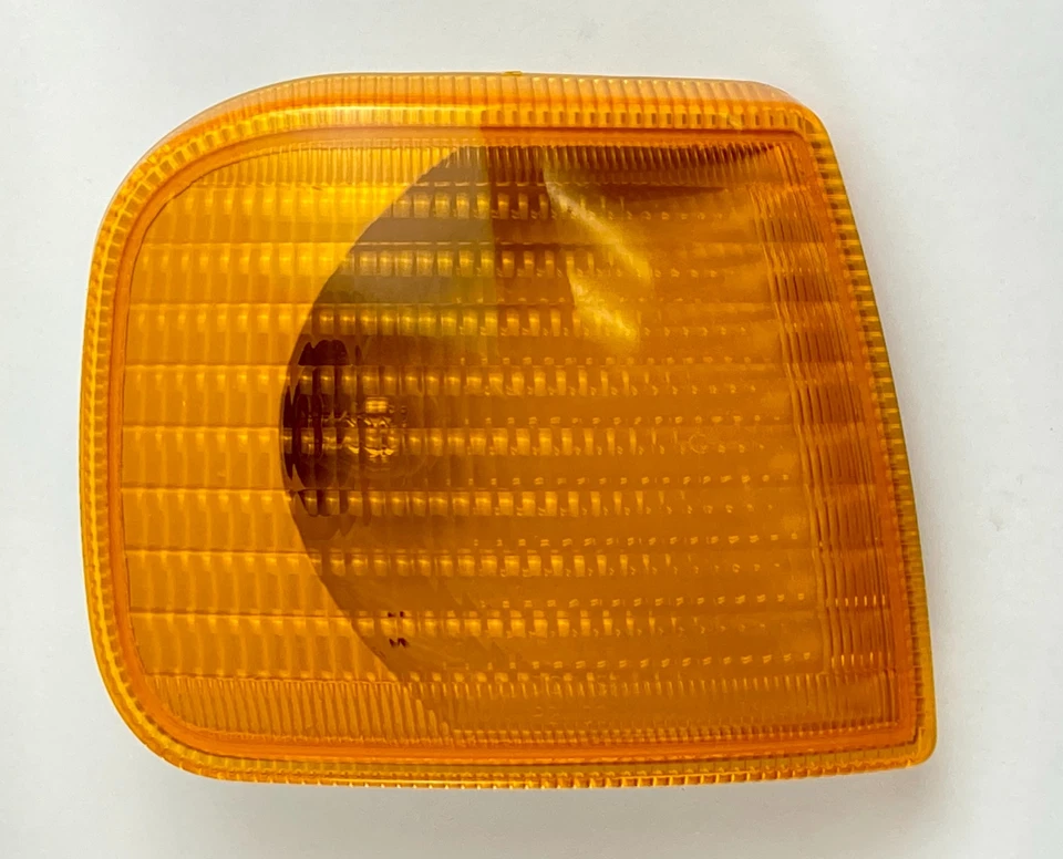 Renault Front Turn Signal NOS Genuine 5001859606 - Image 1 of 3