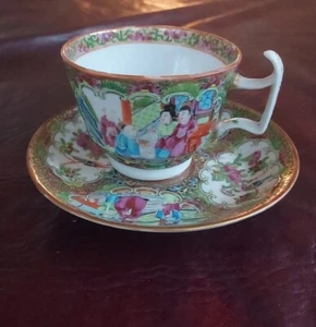 19th Century Chinese Rose Medallion Porcelain Cup & Saucer - Picture 1 of 6