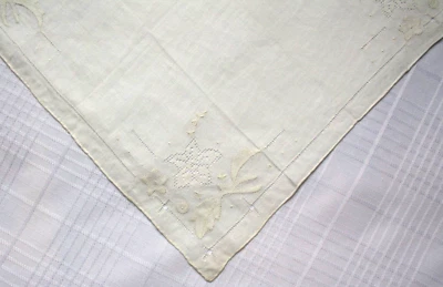 Pañuelo de colección para damas pañuelo marfil hecho a mano apliques bordado dobladillo 12 pulgadas cuadrado Foto 1 de 2