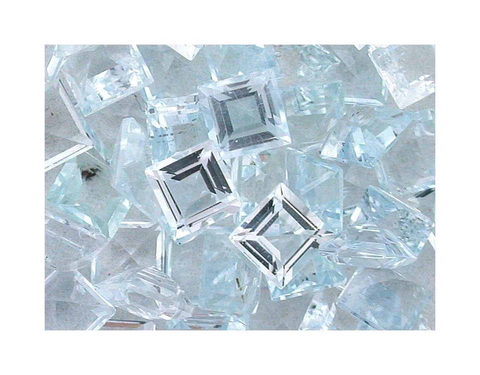 UNA piedra preciosa aguamarina azul claro corte cuadrado de 4 mm EBS4420 Foto 1 de 1