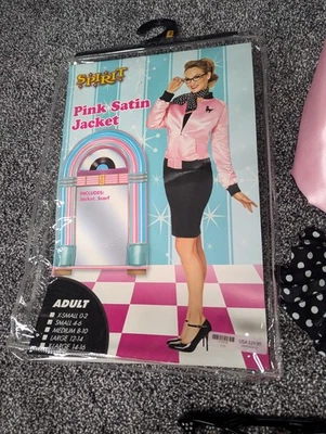 Chaqueta Caniche Spirit Rosa Satinado Damas Lentejuelas Años 50 Adulto Pequeño Disfraz de Halloween Foto 1 de 4