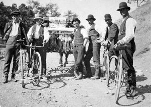 Whorouly District Victoria 1930 - Six men with a catch of rabbits.- Old Photo - Bild 1 von 1