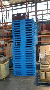 blue plastic pallet 30 pieces good quality $25 each piece - Picture 1 of 7