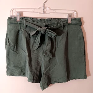 Pink Lily Women's Med Bayside Stroll Sage Green Paperbag Linen Shorts Boho Beach - Picture 1 of 9
