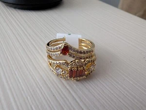 Bombenparty. Größe 8 Jan 2025. RBP8598. Share Some Love. Granat auf Gold - Bild 1 von 3