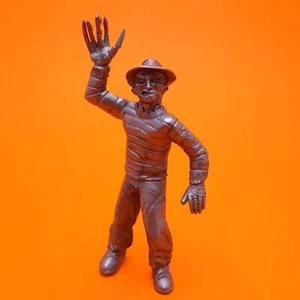 Figura de colección Yolanda Super Monstruos PVC Pesadilla Elm Street Freddy Krueger - Imagen 1 de 2