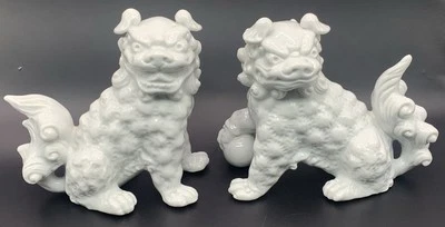 Par de Foo Dogs de cerámica china vintage de porcelana esmaltada blanca de 4,75" de alto Foto 1 de 4