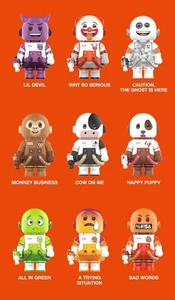 POP MART MEGA SPACE MOLLY 100% × emoji Series 1pc Blind Box - Picture 1 of 5