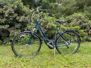 2012 Trek Multitrack 7200 Step Through Bicycle Ladies 16" Frame &panniers/extras - Picture 1 of 24