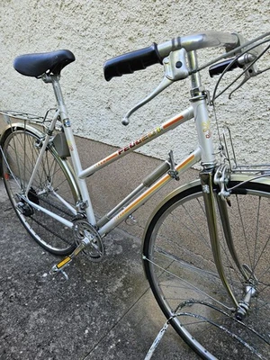 Vélo Peugeot PF65 Vintage Vers 1980 Cadre VITUS mixte & Cycle Français - Photo 1/4