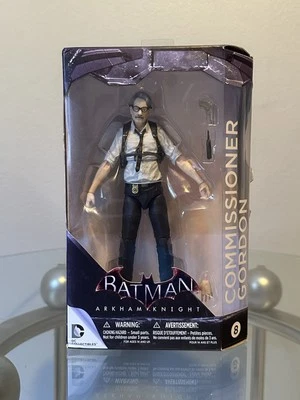 "Figura de acción 2015 DC Direct Toys Batman Arkham Knight Commissioner Gordon 7""" Foto 1 de 4