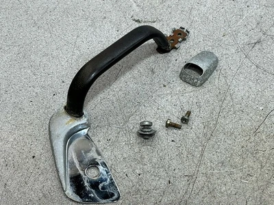 Mercedes Benz W110 1967 Fintail manija de puerta interior delantera derecha W 110 111 Foto 1 de 4