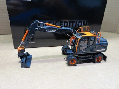 Universal Hobbies UH Doosan DX160W Excavator Loader model limited black edition - Image 1 of 4