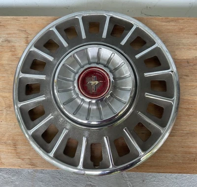 老式福特野马 1967 - 1968 14 英寸铬和灰色轮毂盖车轮套 — 第 1/4 张图片