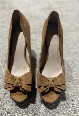Franco Sarto The Artist's Collection Womens 9m "KEEN" Camel Peep Tow Bow Pumps - Image 1 of 4
