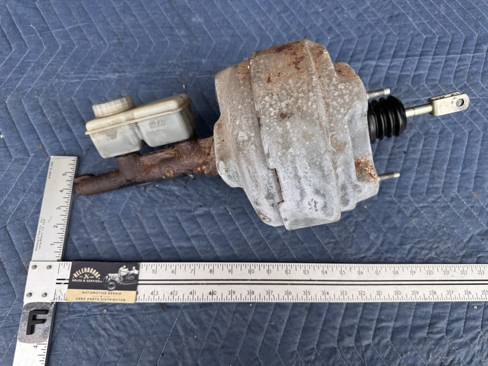 1986-1993 Volvo 240 244 245 Brake Booster & Master Cylinder Assembly OEM #4907E - Image 1 of 4