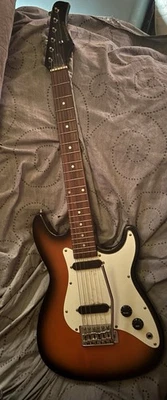 SYNSONICS PRO 系列电子吉他 6 弦带扩音器及麦克风 一切正常 — 第 1/4 张图片