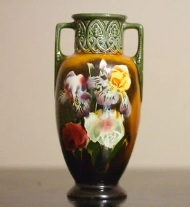 VINTAGE ART NOUVEAU CZECHOSLOVAKIA VASE URN MAJOLICA FLORAL ROSE IRIS DESIGN - Picture 1 of 8