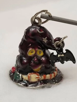 DE COLECCIÓN ESMALTE BRUJA NEGRO SOMBRERO Y MURCIÉLAGO HALLOWEEN VELA EXTINTOR 9" Foto 1 de 4