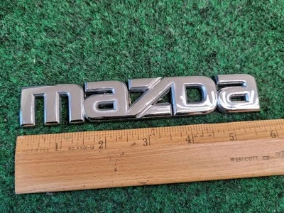 Mazda 2011-2014 puerta levadiza trasera cromada MAZDA PLACA DE IDENTIFICACIÓN EMBLEMA INSIGNIA 2M2 Foto 1 de 4