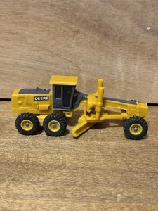 ERTL John Deere Road Construction Ahead Motor Grader 1:64 Diecast Work Crew Rig - Picture 1 of 6