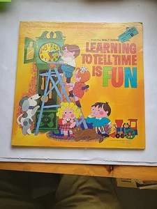 Walt Disney Presents “Learning To Tell Time Is Fun”LP Still Sea Vintage (1969)   - Picture 1 of 3