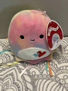 Peluche morbido San Valentino nuovo con etichette Squishmallows 5” JANET Jellyfish 2022 rosa tie-dye - Foto 1 di 6