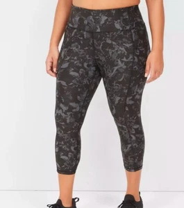 NWT Livi Lane Bryant Size 38/4 Moisture Wicking Capri Legging Black Gray Floral - Picture 1 of 8