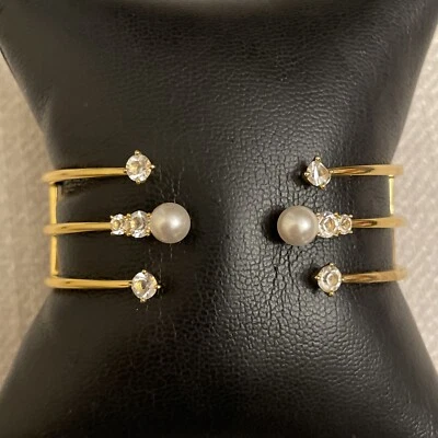 Brazalete brazalete de moda para mujer con diamantes de imitación de perlas blancas de imitación tono dorado Y2K Foto 1 de 4